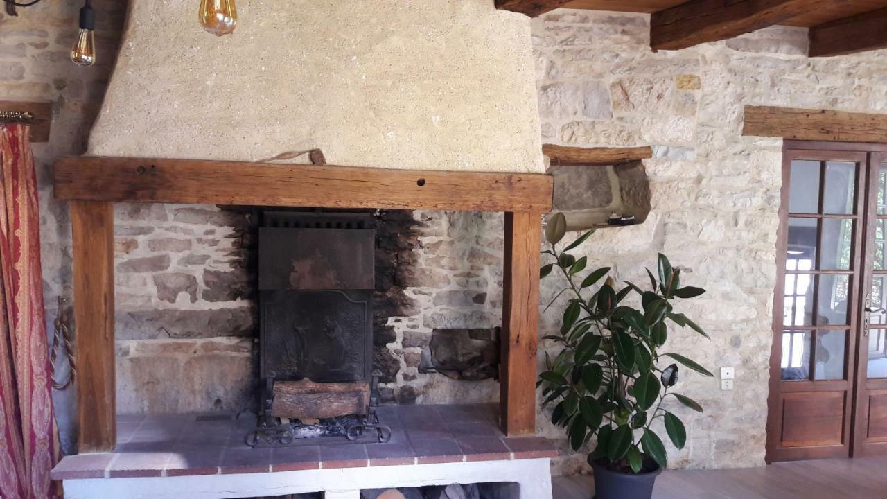 Maison En Pierres Au Coeur Du Village Medieval De Villeneuve Eksteriør billede